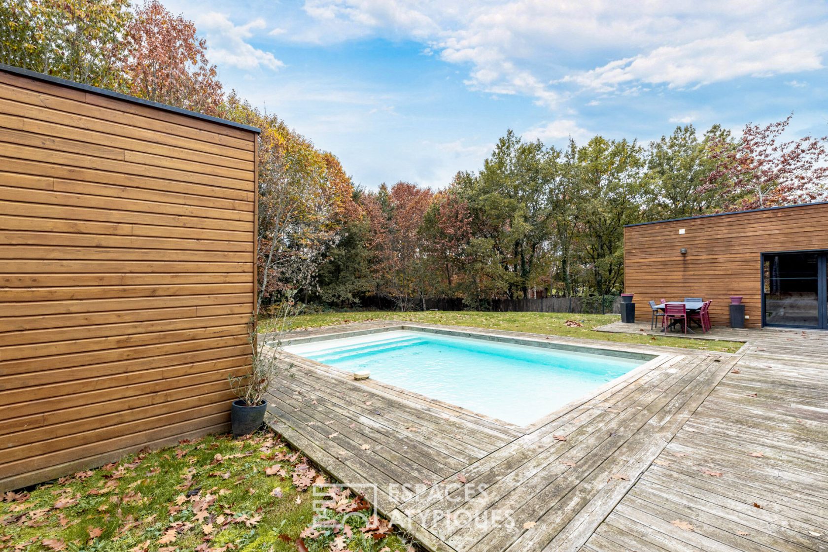 Maison contemporaine et son jardin paysagé