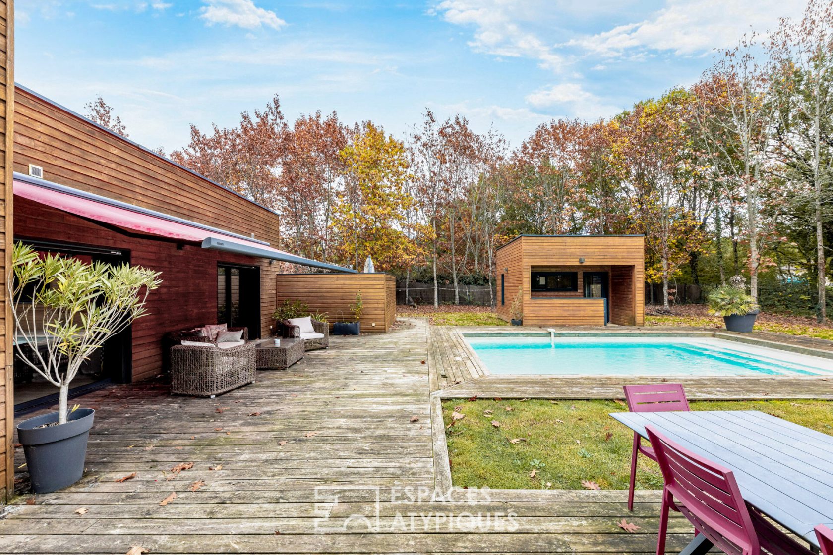 Maison contemporaine et son jardin paysagé