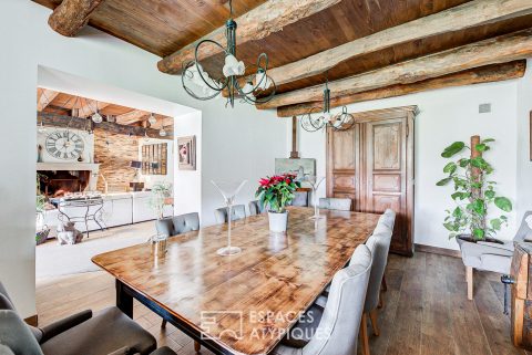 Ancienne ferme rénovée dans village