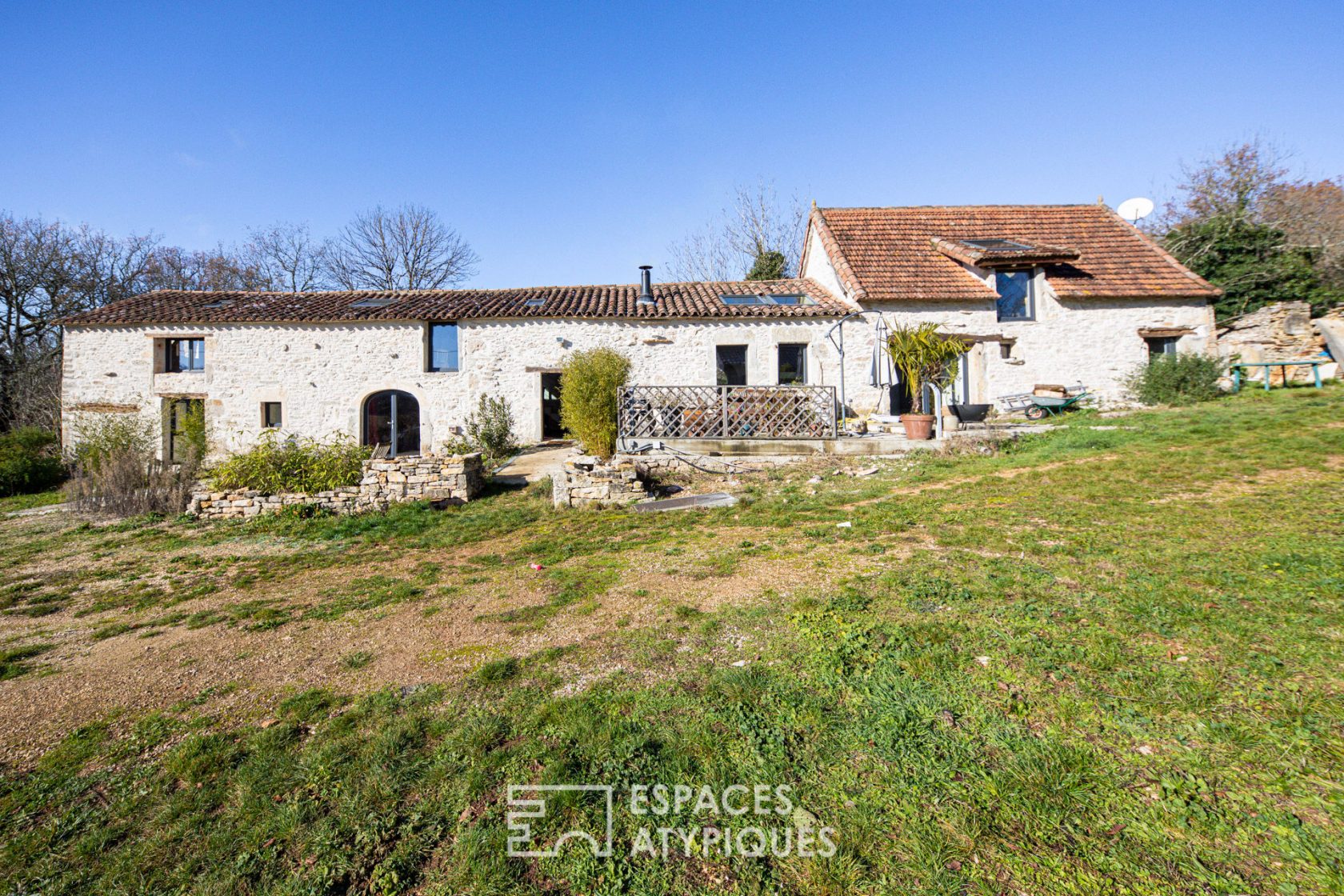 Ferme quercynoise avec grange rénovée