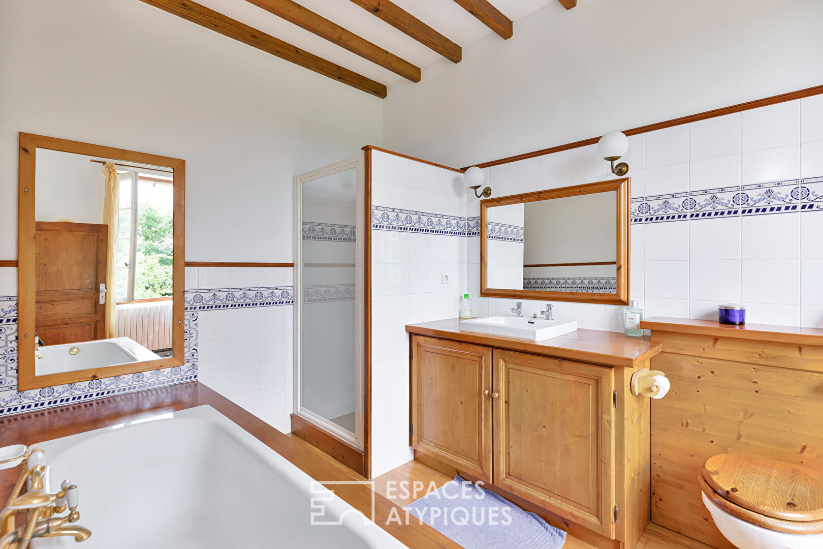 Maison de caractère et son jardin paysagé