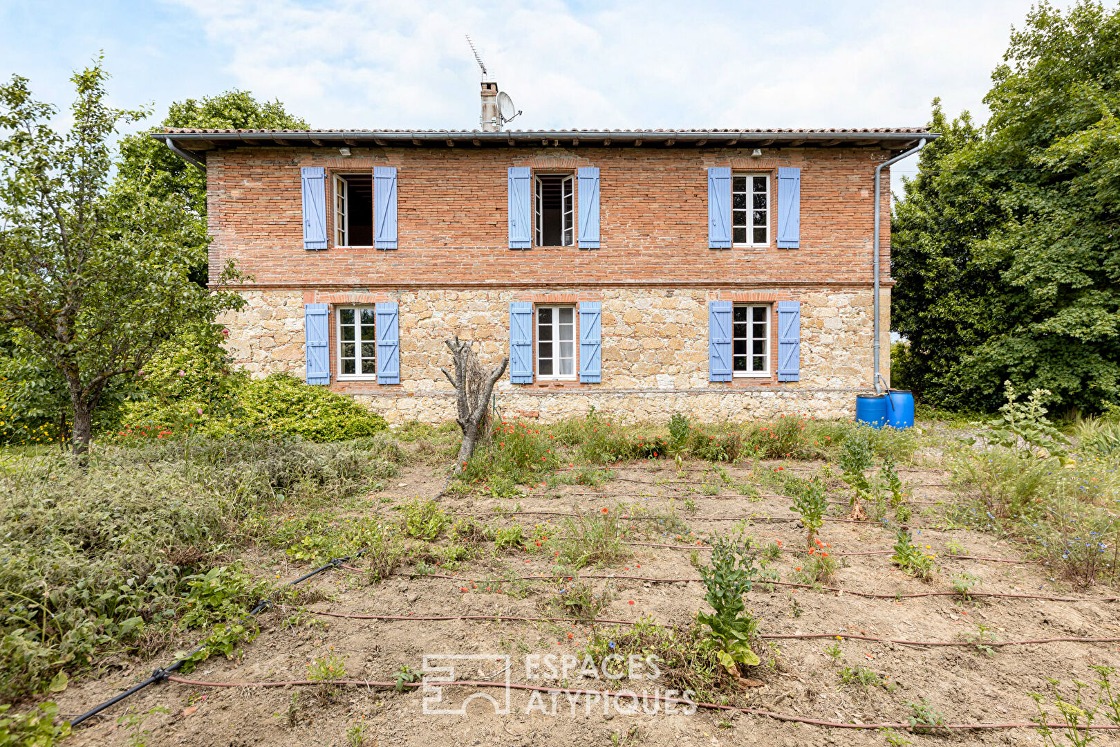 Maison de caractère et son jardin paysagé