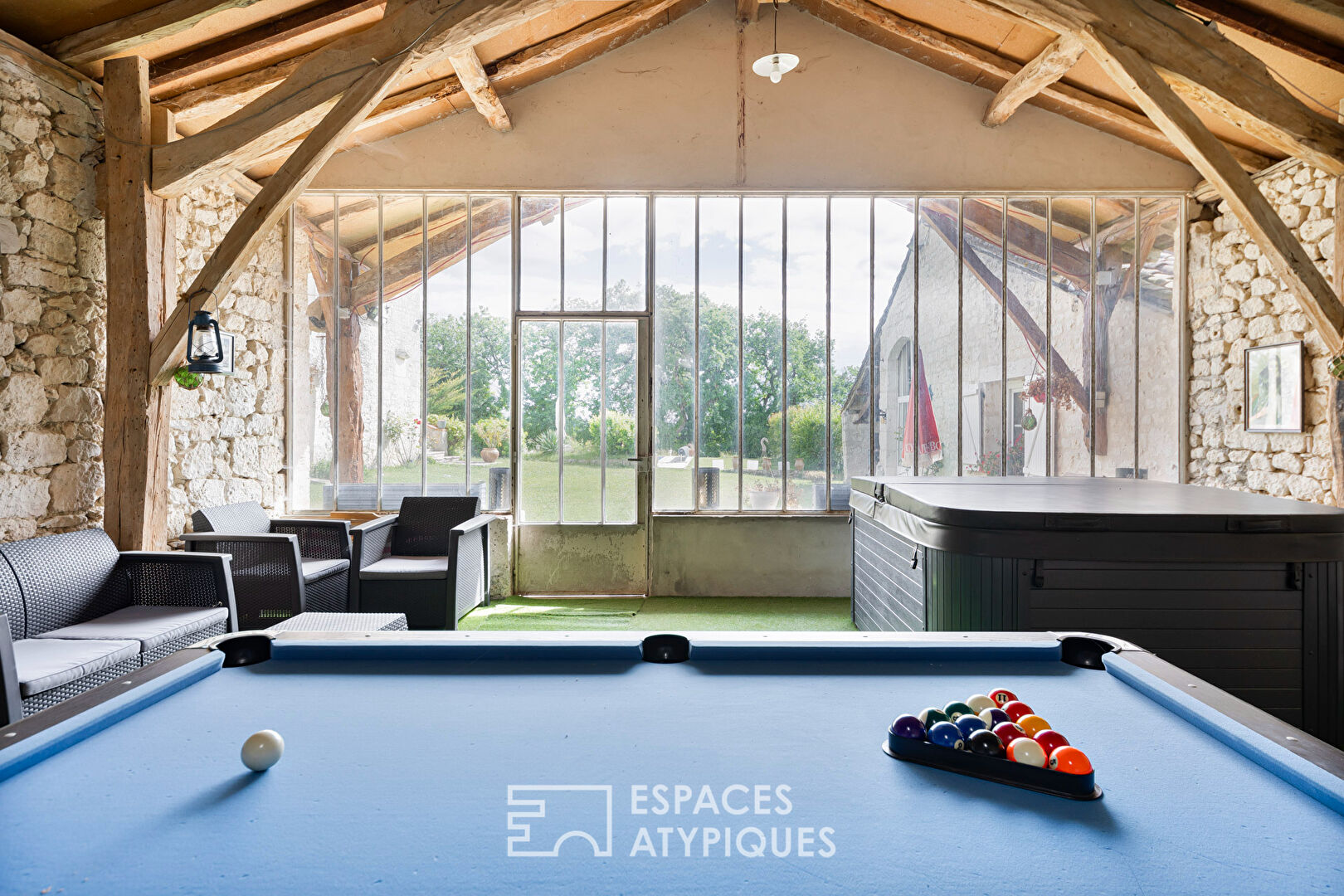 Atelier d’artiste et ses granges restaurées