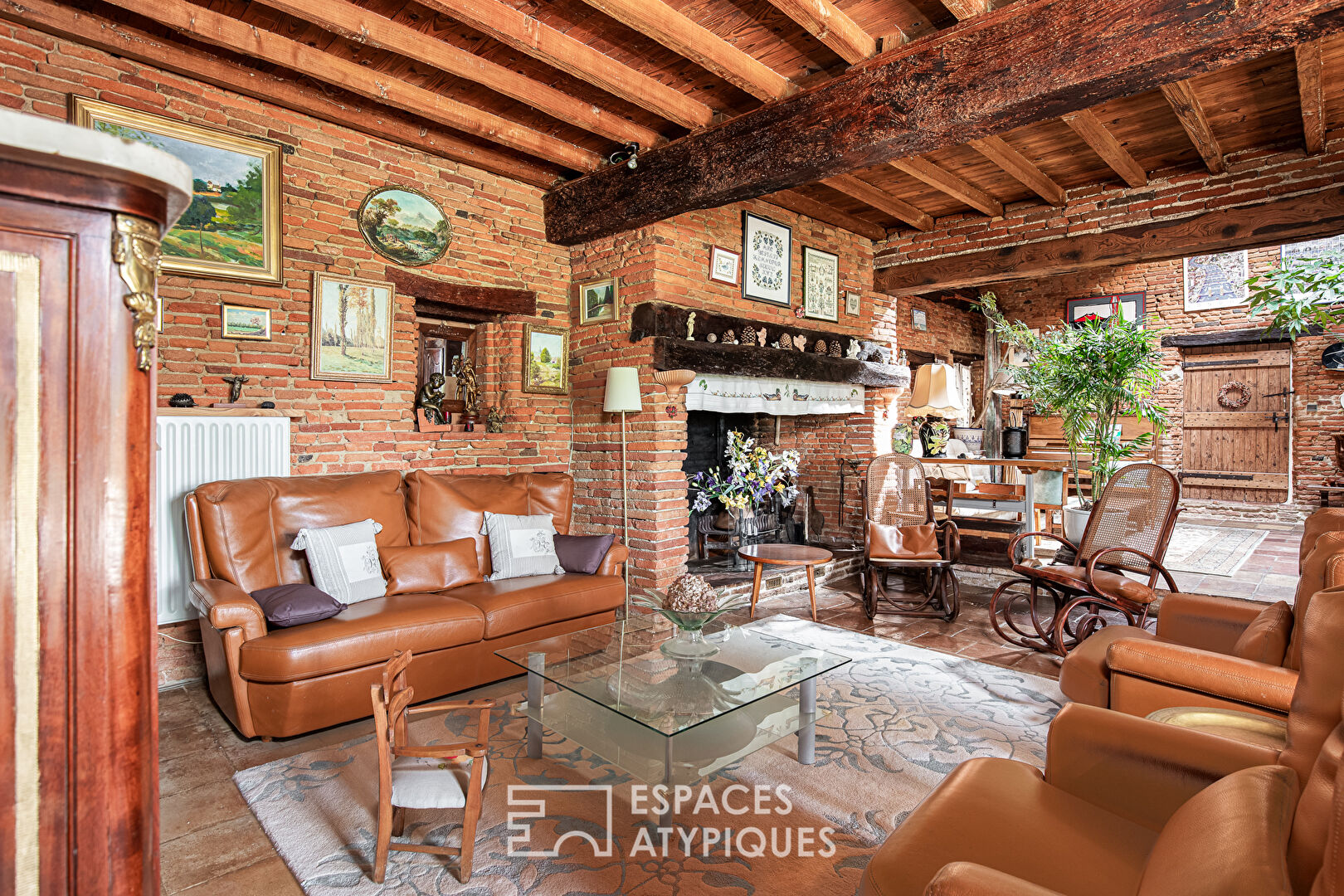 Former stables with swimming pool and wooded parklands in Montastruc-La-Conseillère