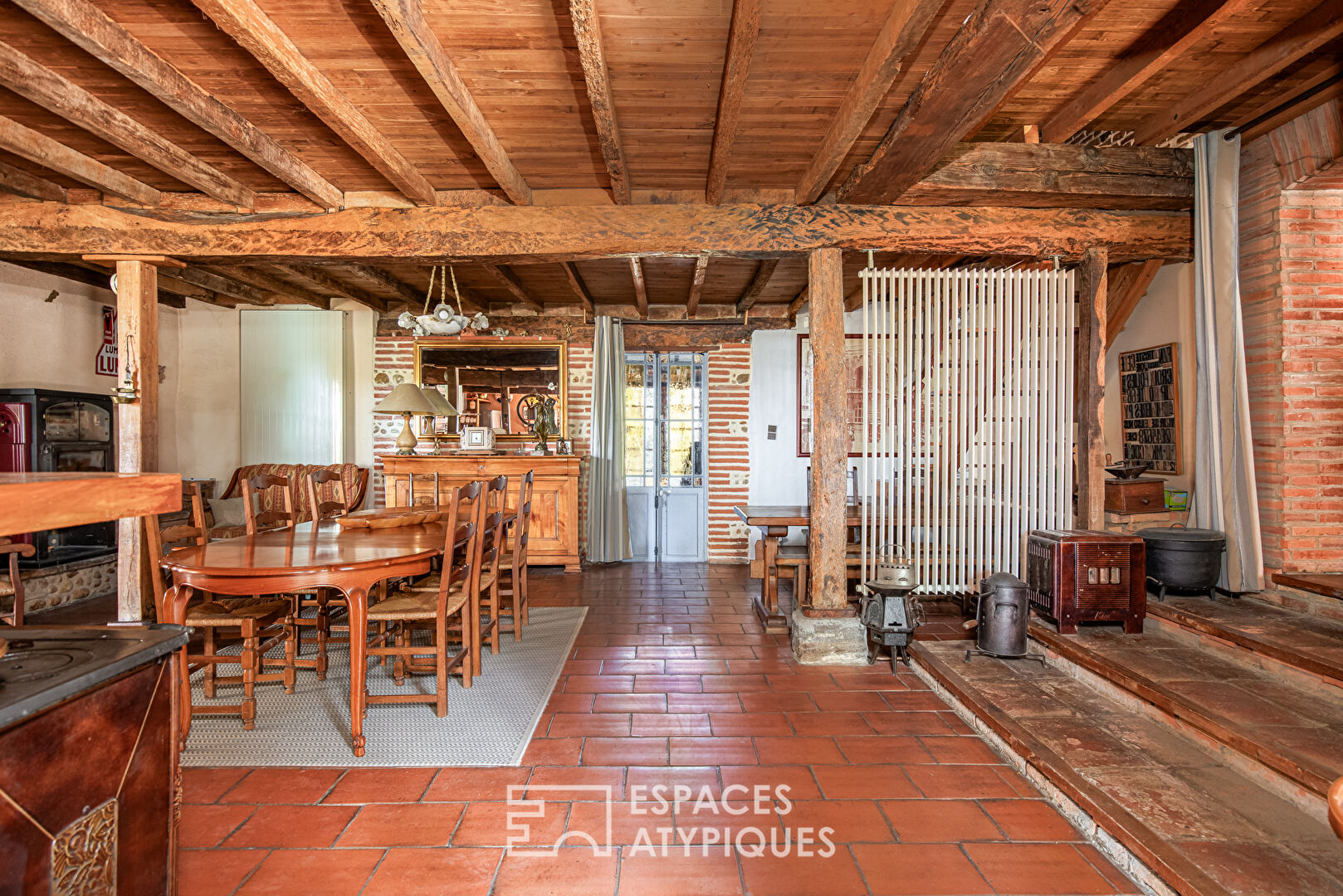Former stables with swimming pool and wooded parklands in Montastruc-La-Conseillère