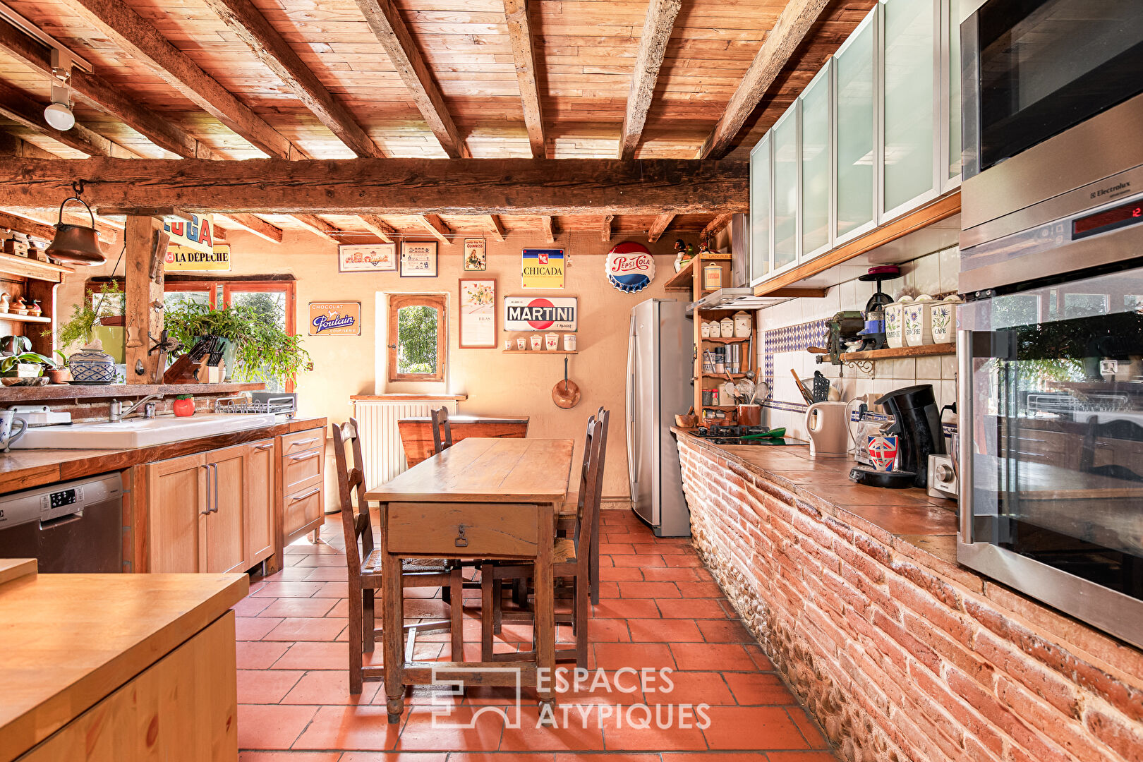 Former stables with swimming pool and wooded parklands in Montastruc-La-Conseillère