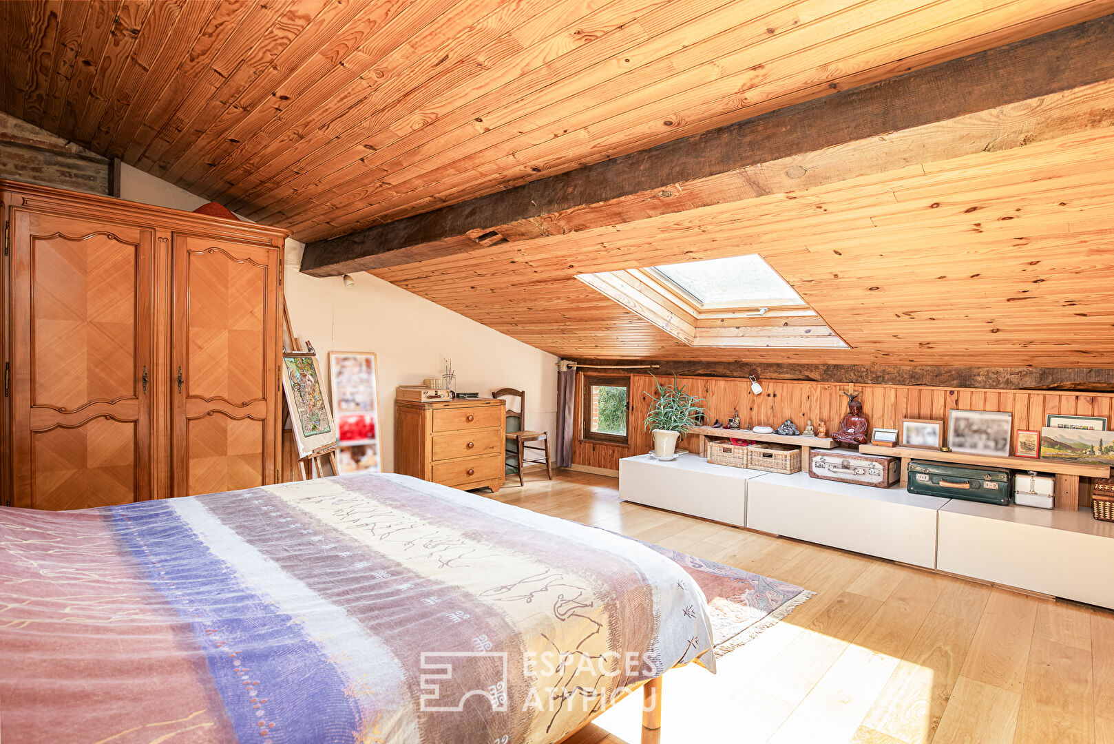 Former stables with swimming pool and wooded parklands in Montastruc-La-Conseillère