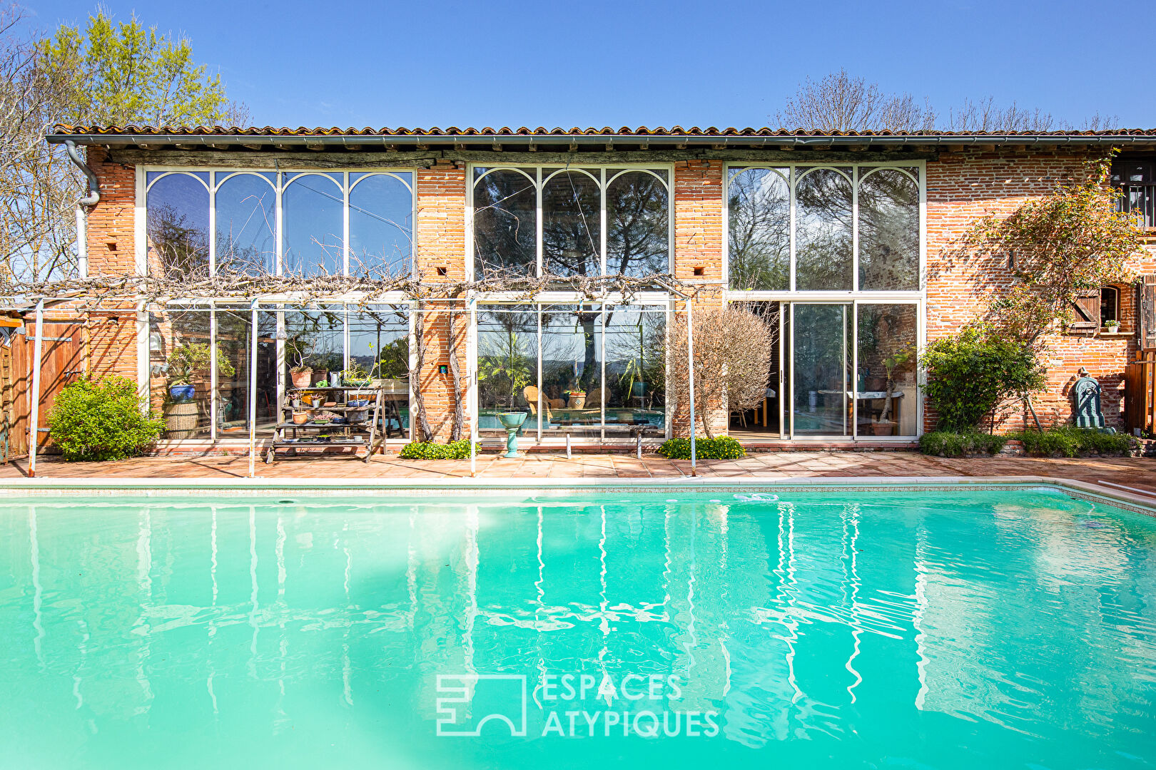 Former stables with swimming pool and wooded parklands in Montastruc-La-Conseillère