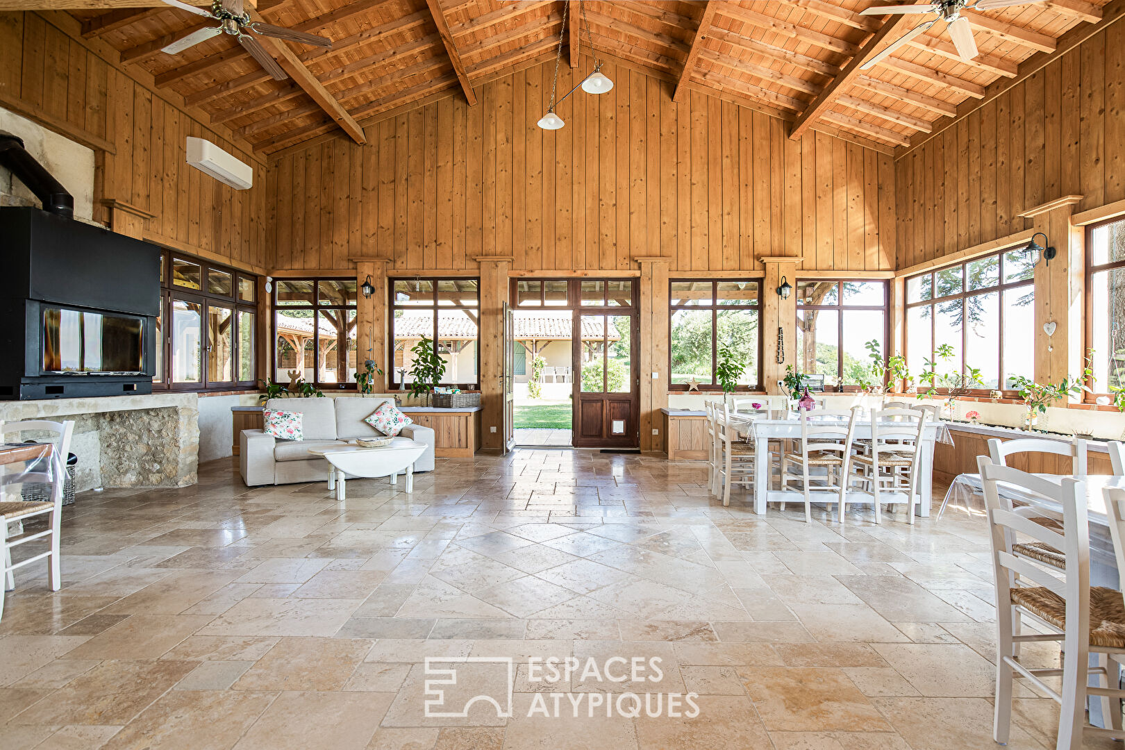 Ferme rénovée et chambres d’hôtes en pleine nature.