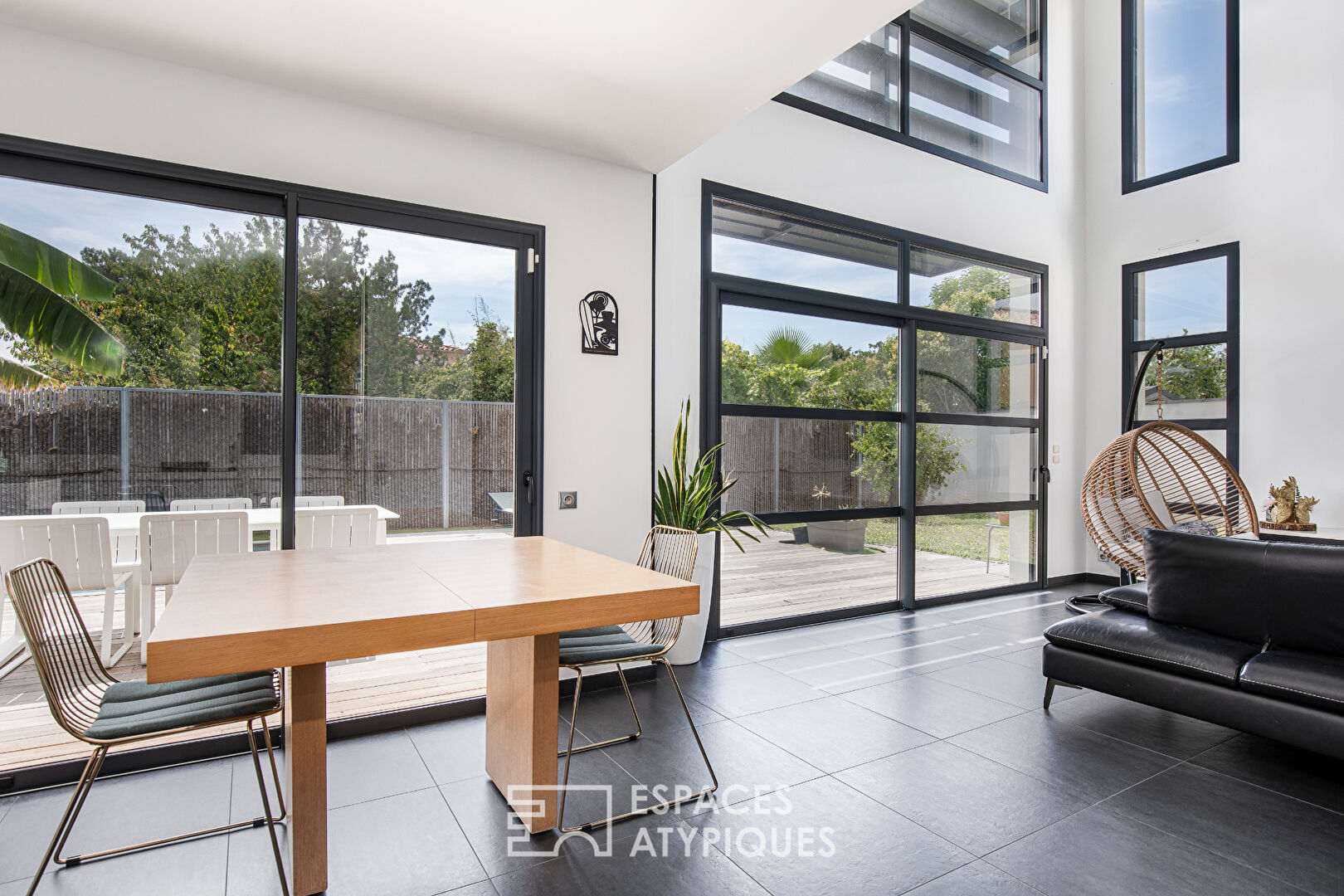 Contemporary house with swimming pool in Saint Simon