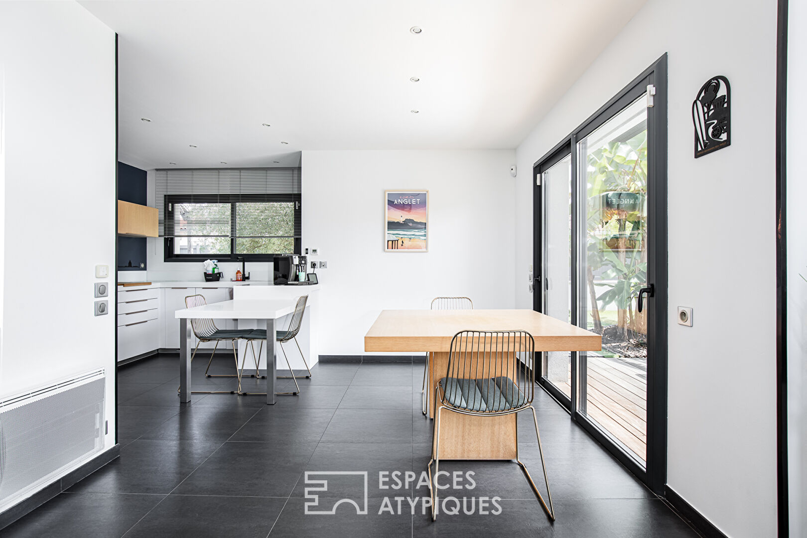 Contemporary house with swimming pool in Saint Simon