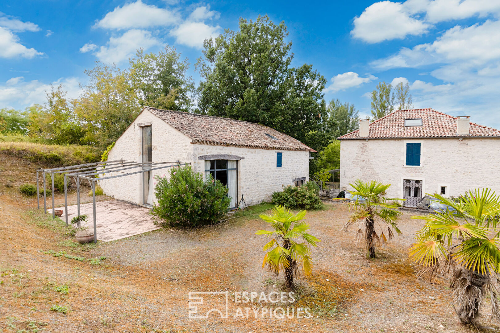Propriété et gîte de charme avec son moulin à Sainte Juliette