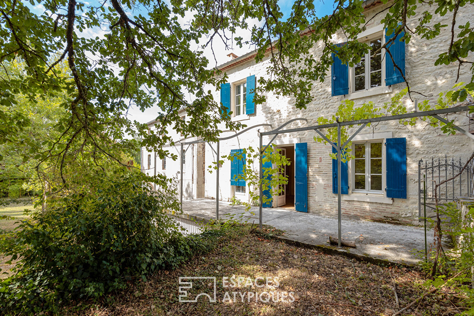 Propriété et gîte de charme avec son moulin à Sainte Juliette