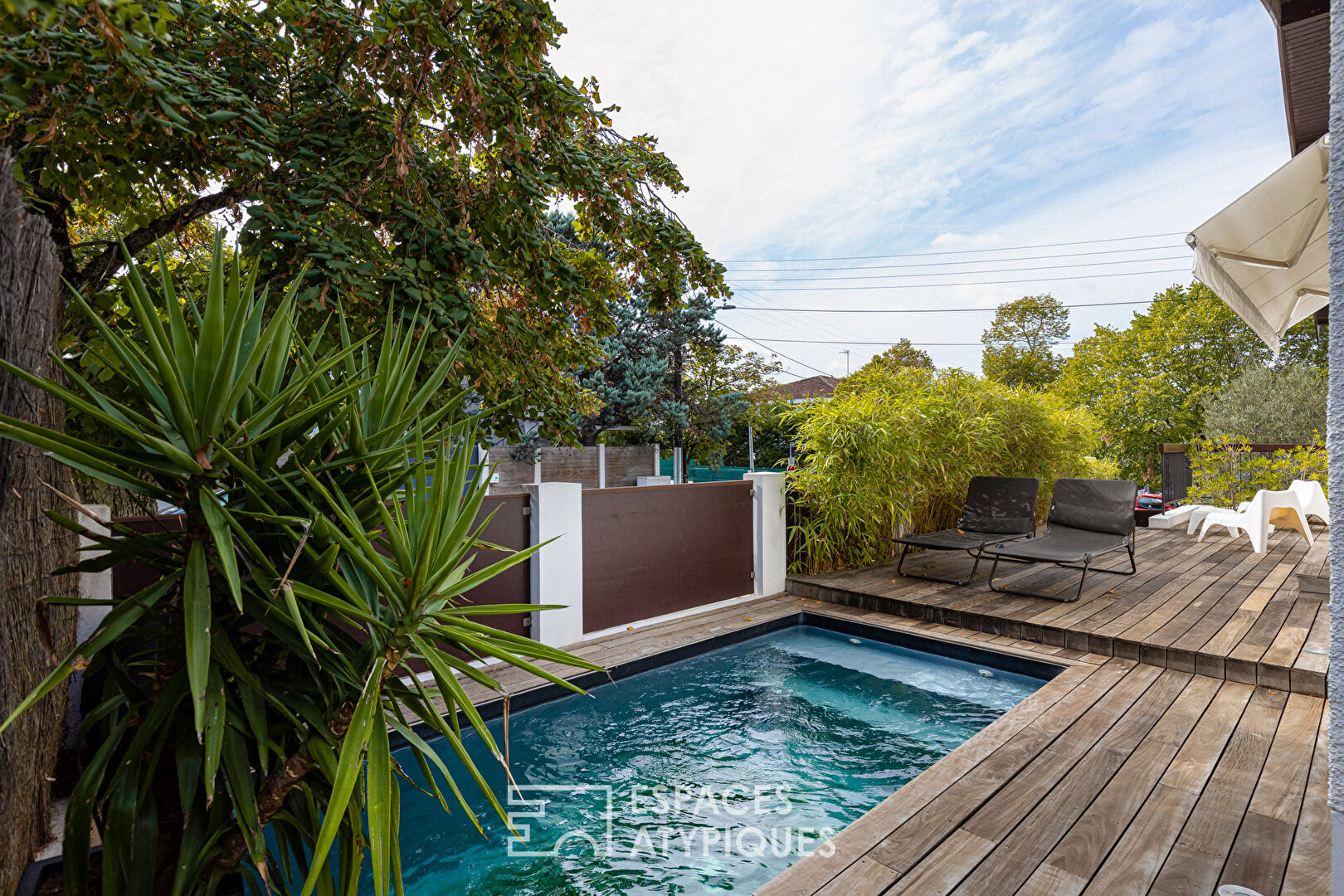 Maison avec jardin terrasse et piscine proche centre ville