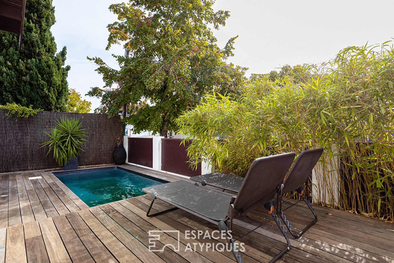 Maison avec jardin terrasse et piscine proche centre ville