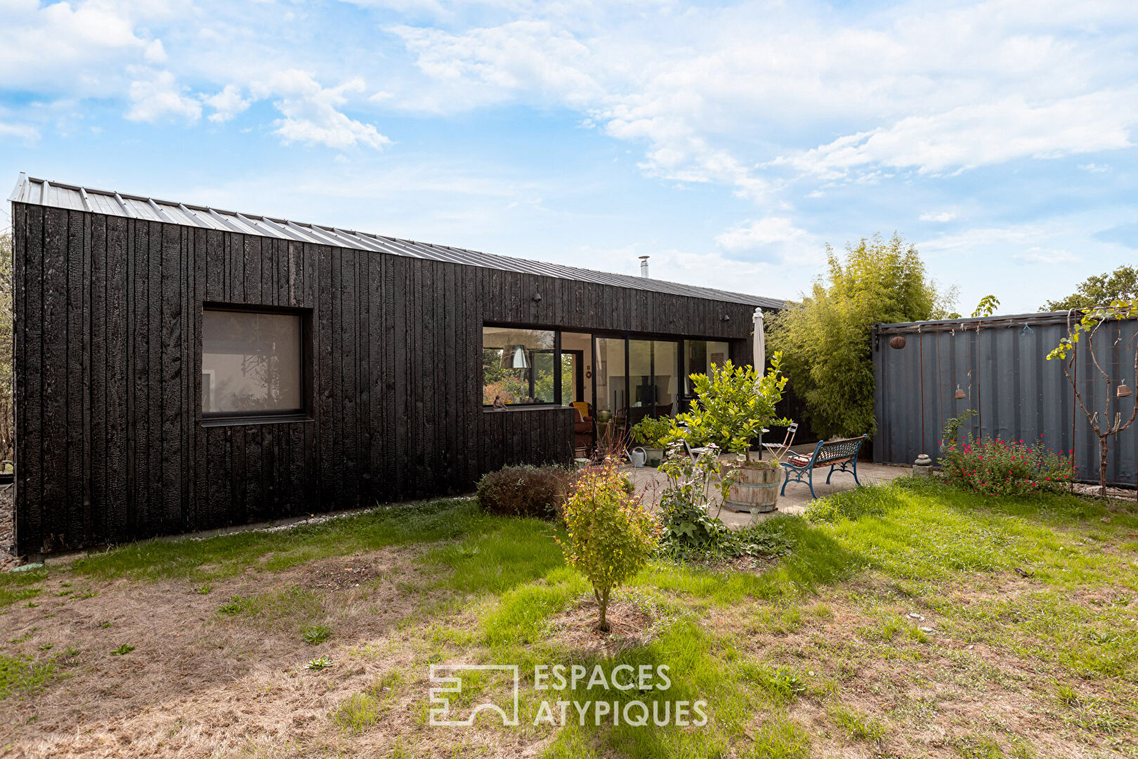 Maison d’architecte avec parement en bois