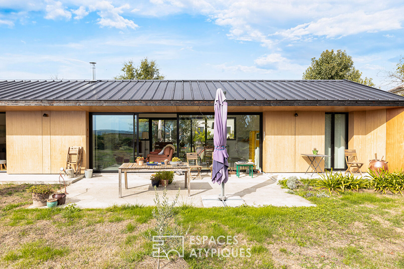 Maison d’architecte avec parement en bois