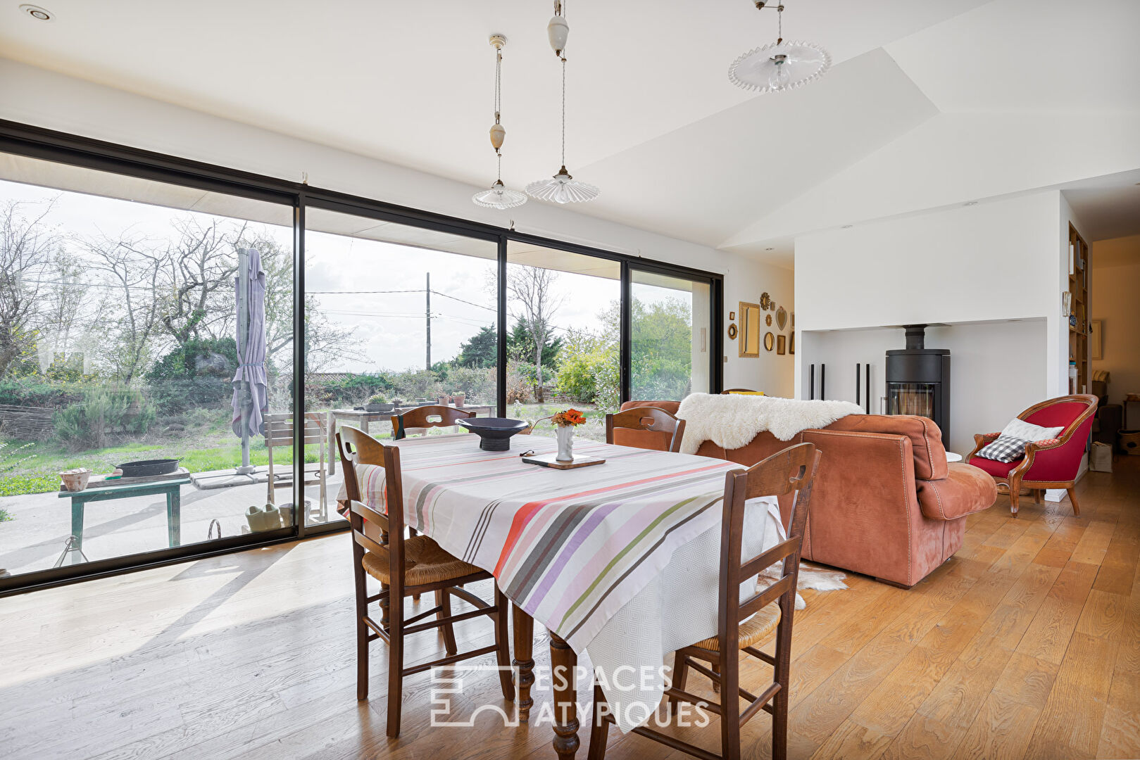 Maison d’architecte avec parement en bois