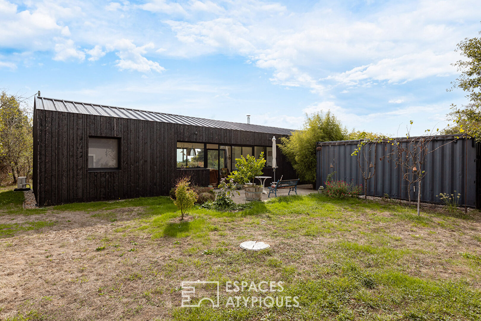 Maison d’architecte avec parement en bois