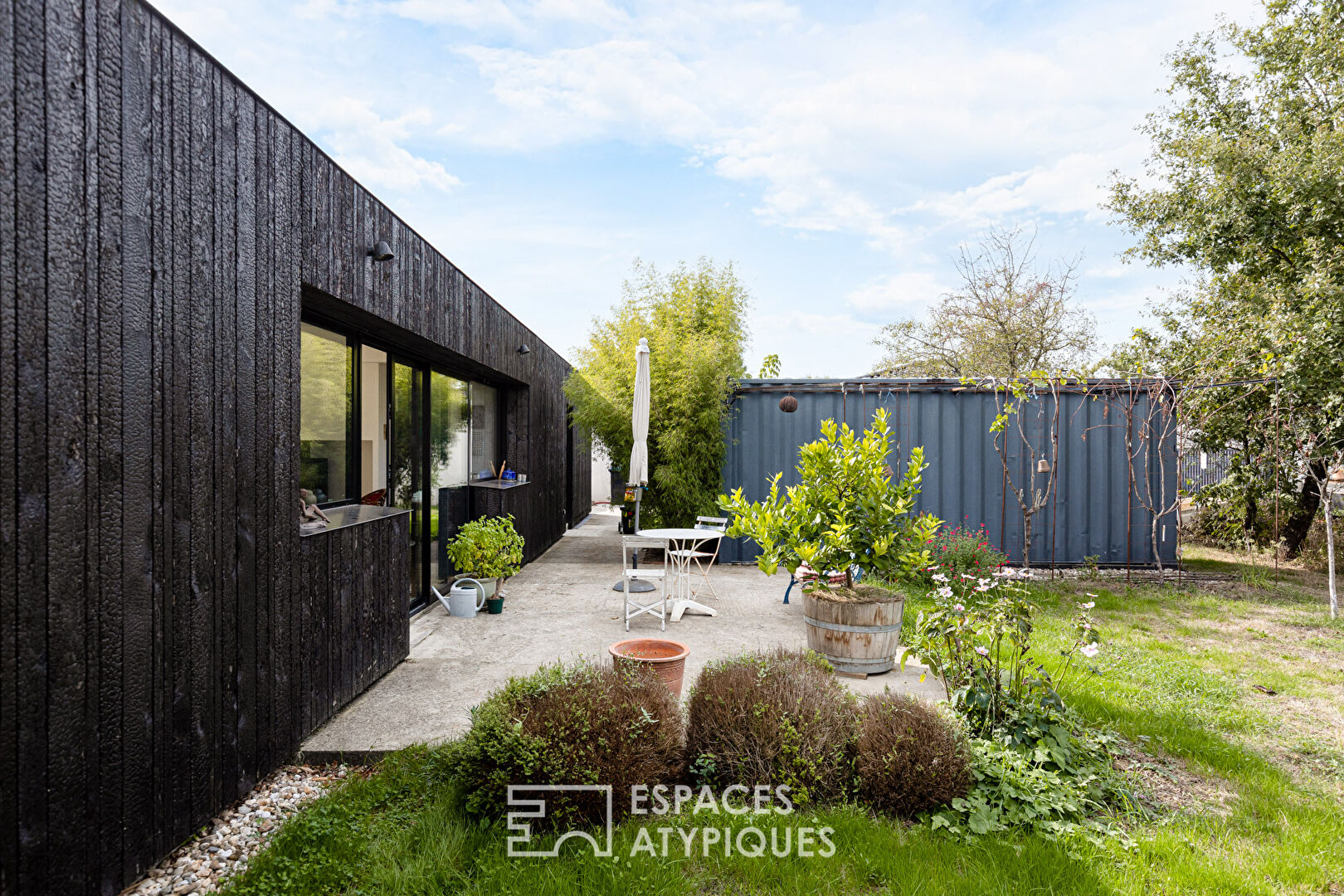 Maison d’architecte avec parement en bois