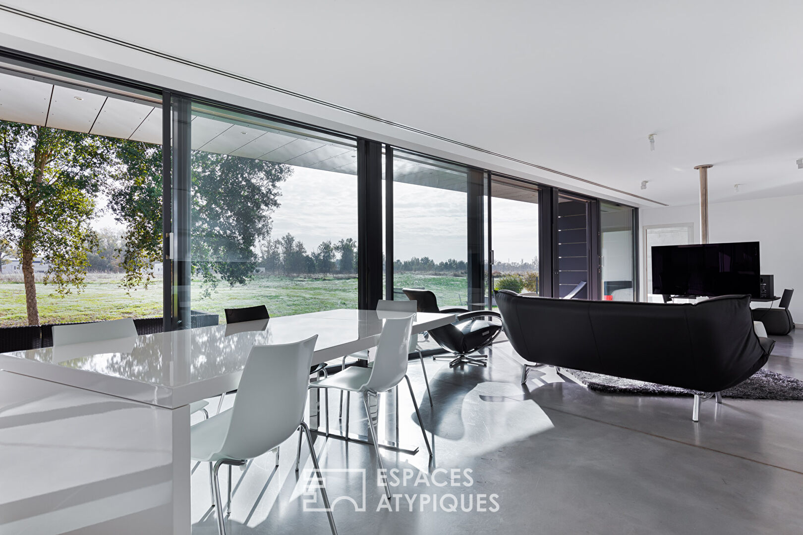 Maison d’architecte sur le golf avec piscine
