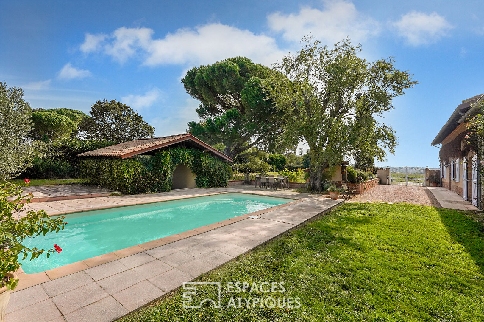 Lauragaise rénovée avec piscine