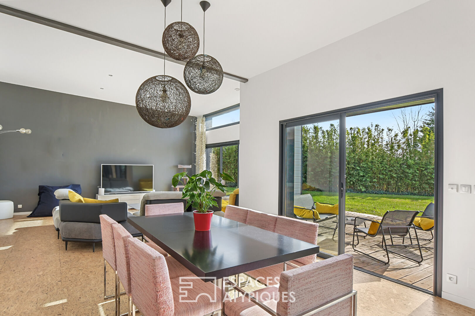 Contemporary single-storey house in Saint Jean