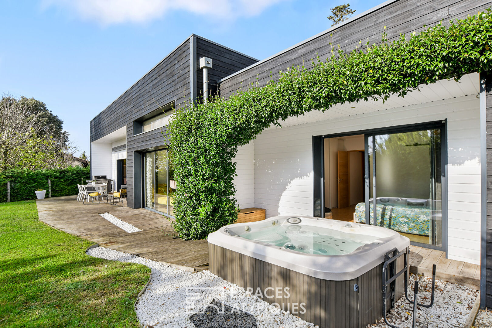 Contemporary single-storey house in Saint Jean