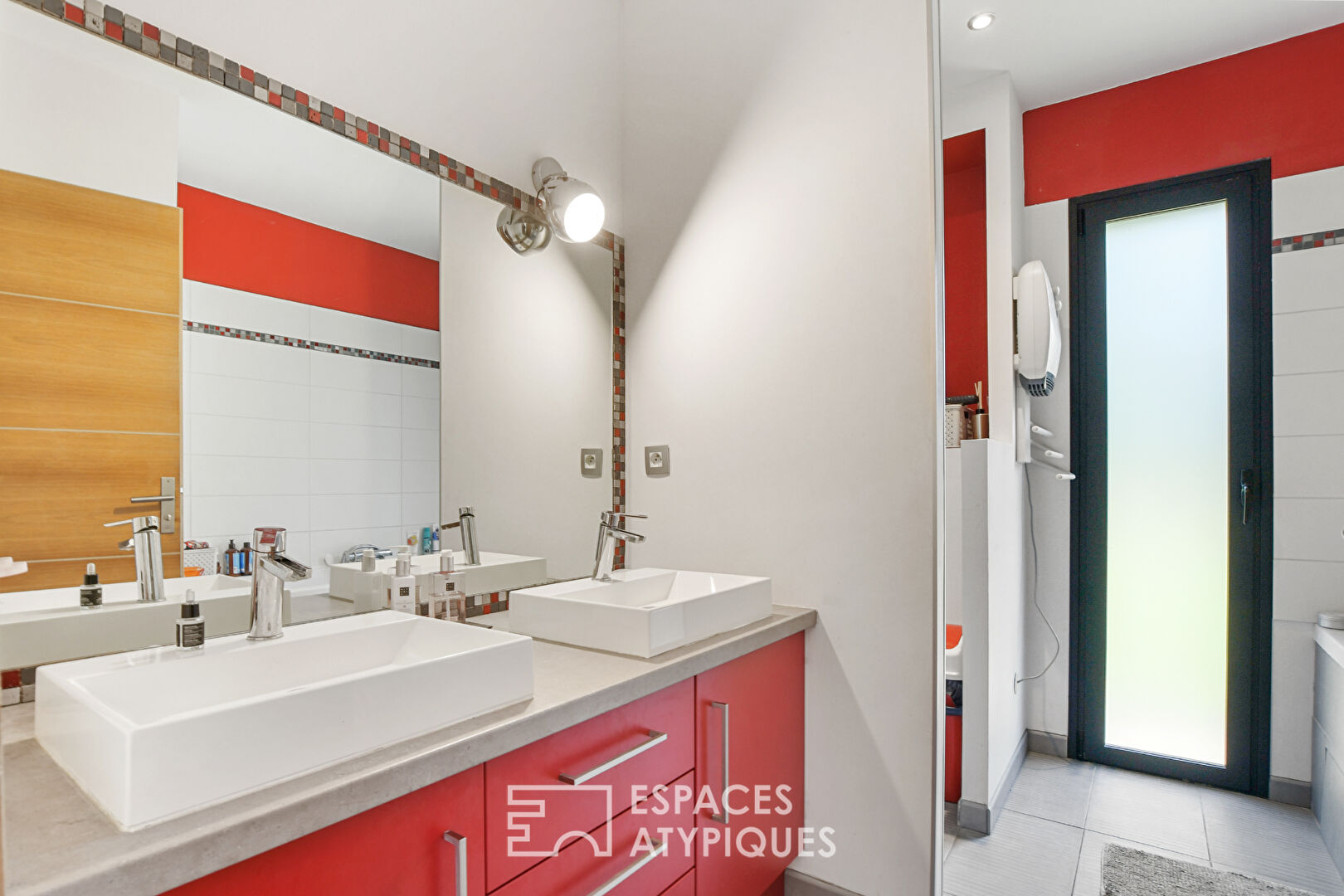 Contemporary single-storey house in Saint Jean