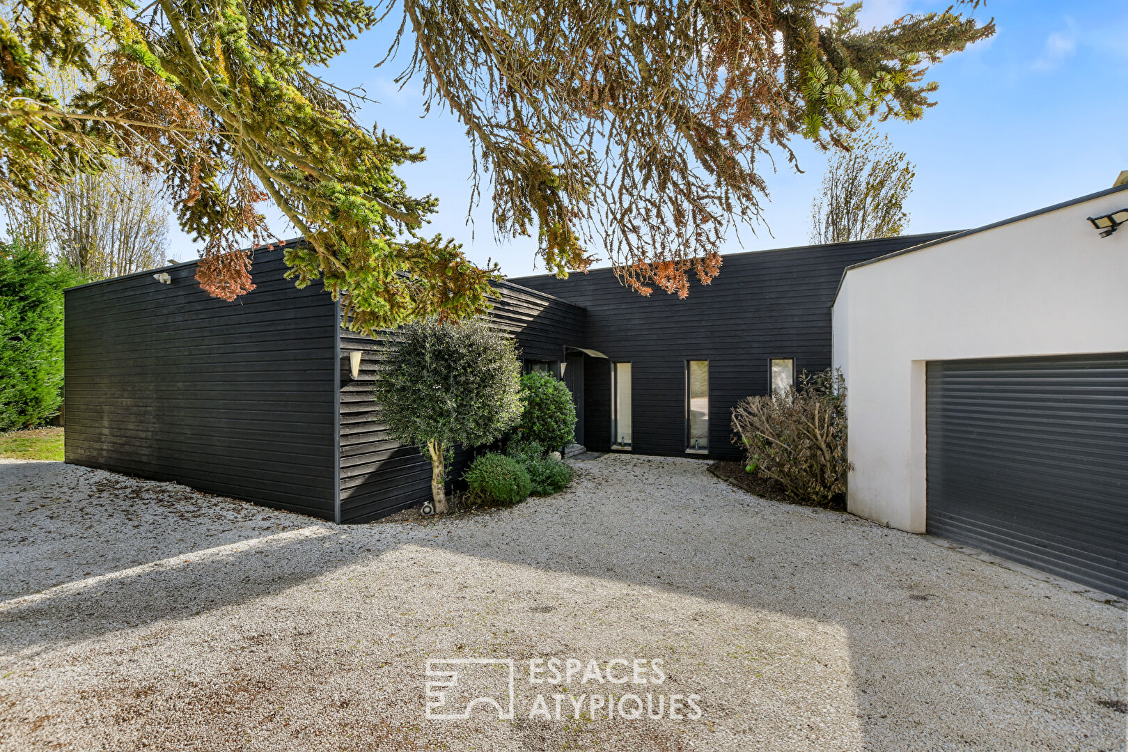 Contemporary single-storey house in Saint Jean