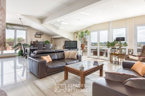 Appartement en dernier étage avec terrasse et vue sur les Pyrénées