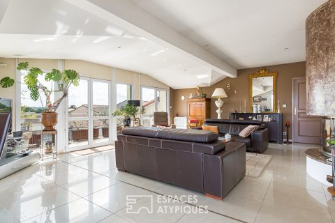 Appartement en dernier étage avec terrasse et vue sur les Pyrénées