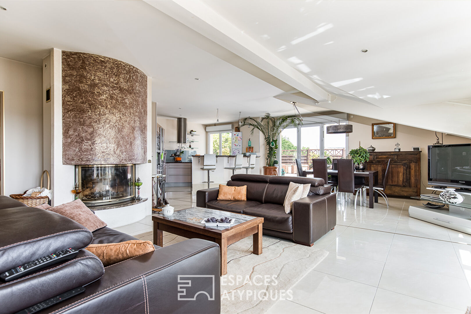 Appartement en dernier étage avec terrasse et vue sur les Pyrénées