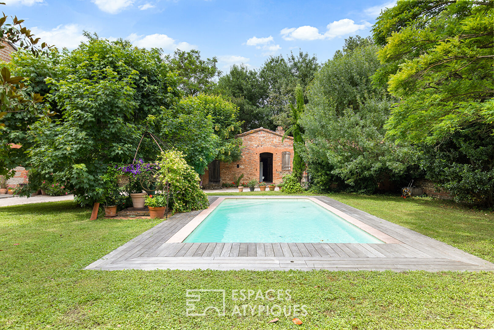 Charm of an old renovated mill on the banks of the river – 25 minutes Toulouse Center