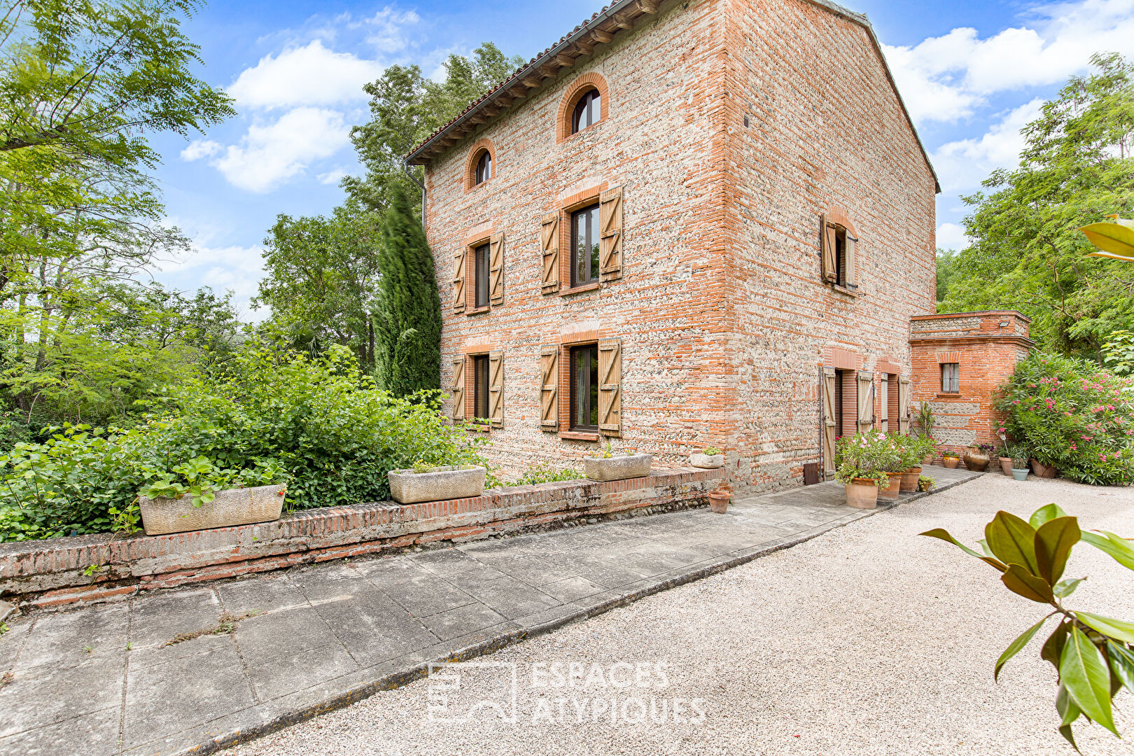 Charm of an old renovated mill on the banks of the river – 25 minutes Toulouse Center