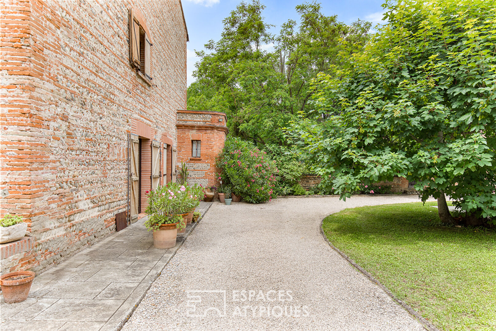 Charm of an old renovated mill on the banks of the river – 25 minutes Toulouse Center