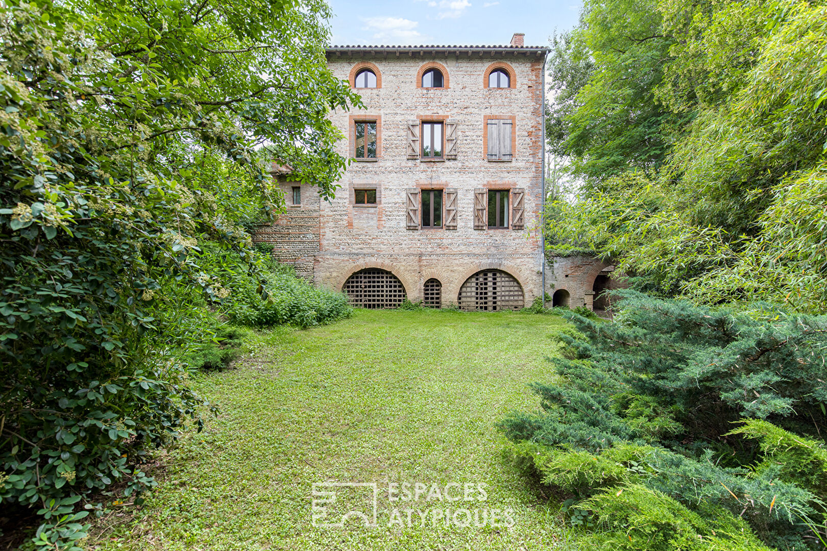 Charm of an old renovated mill on the banks of the river – 25 minutes Toulouse Center