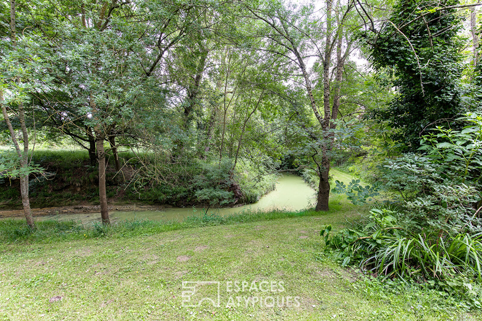 Charm of an old renovated mill on the banks of the river – 25 minutes Toulouse Center