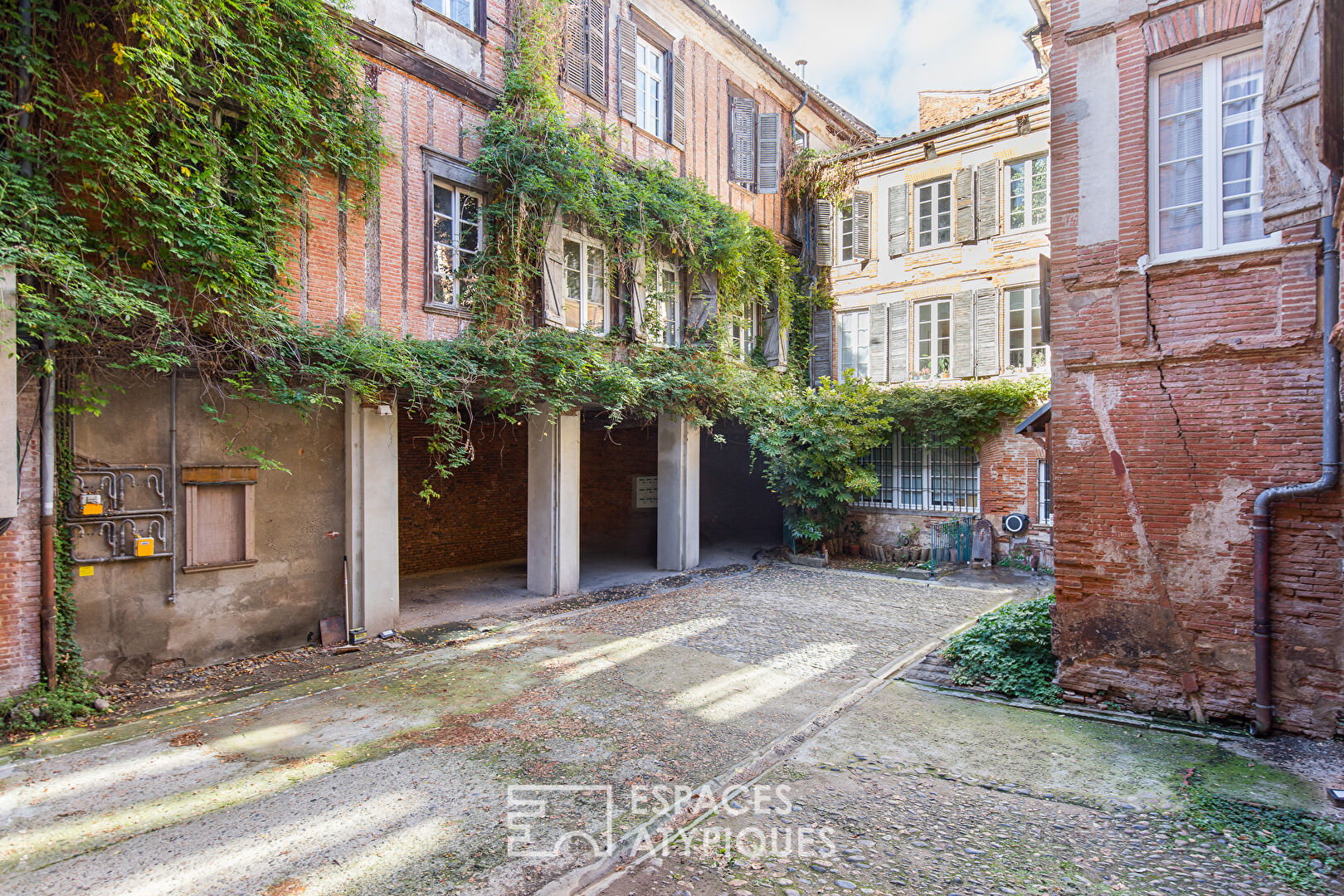 Loft rénové sur cour dans un hôtel  particulier en hypercentre