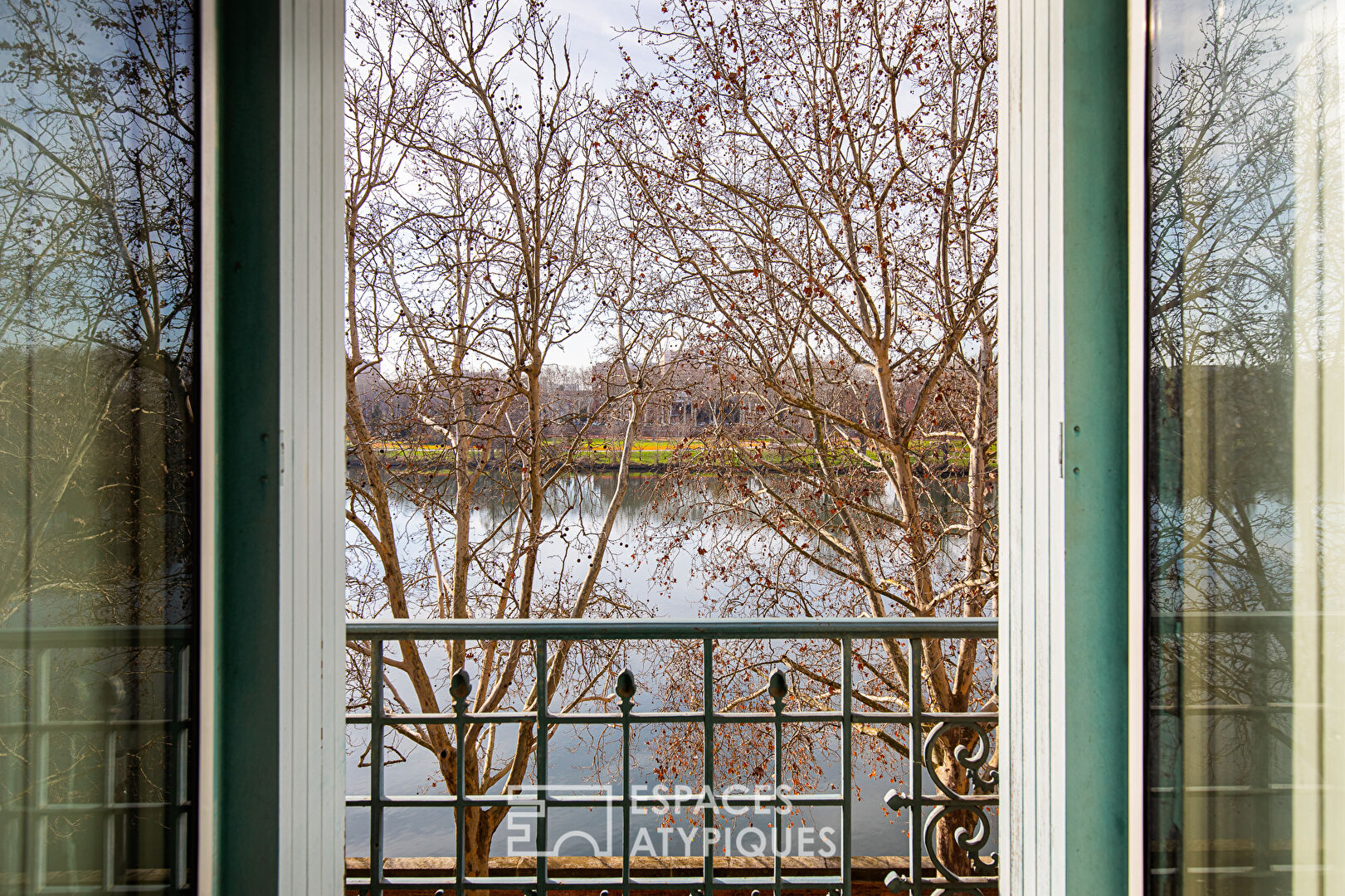 Luxury apartment with a view of the Garonne