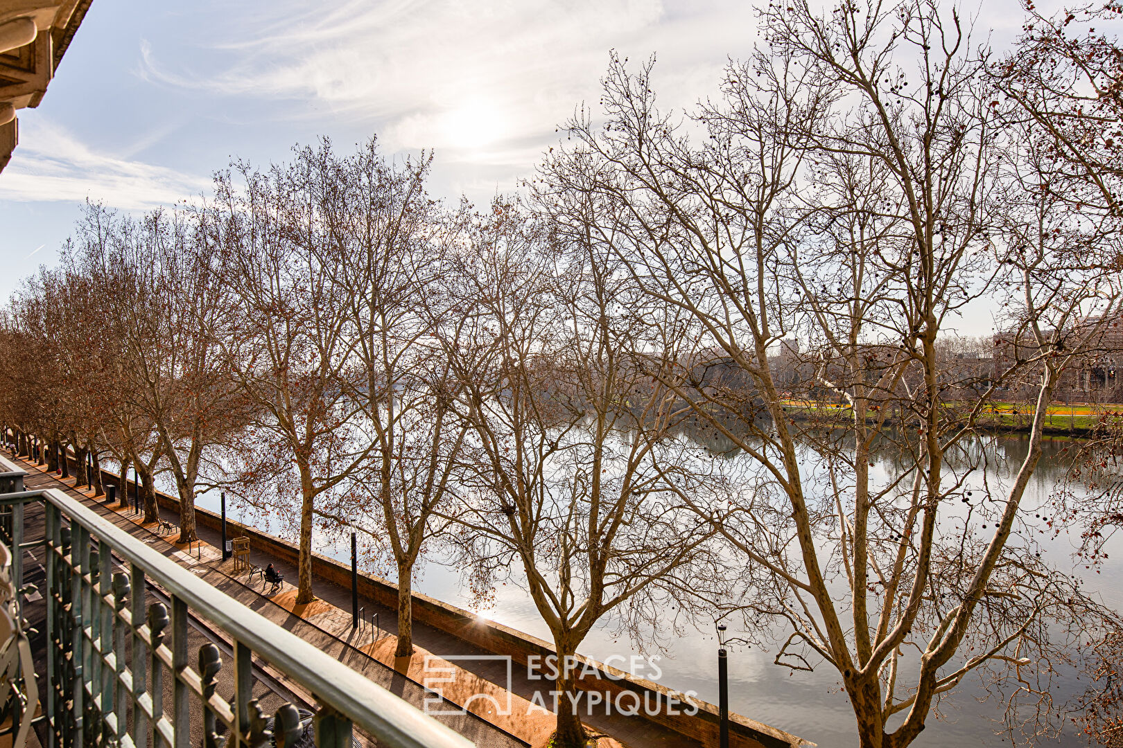 Luxury apartment with a view of the Garonne