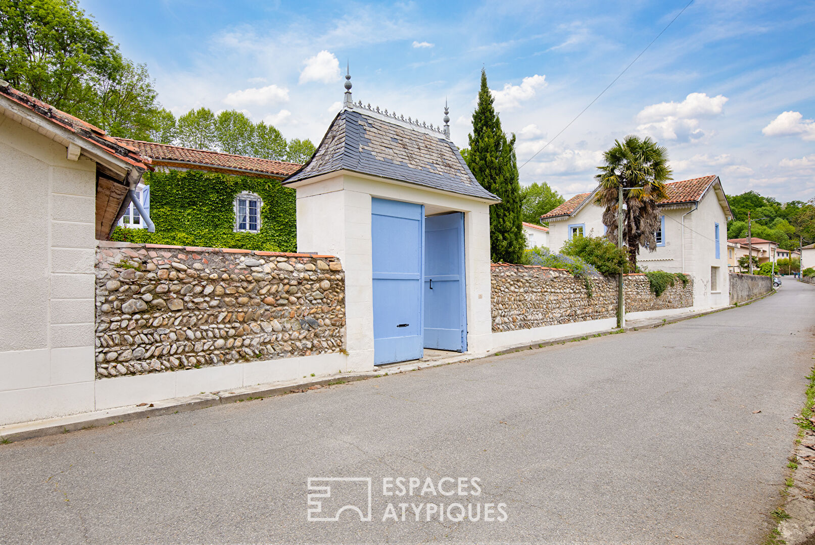 Maison de maître et dépendance à Villeneuve-de-Rivière