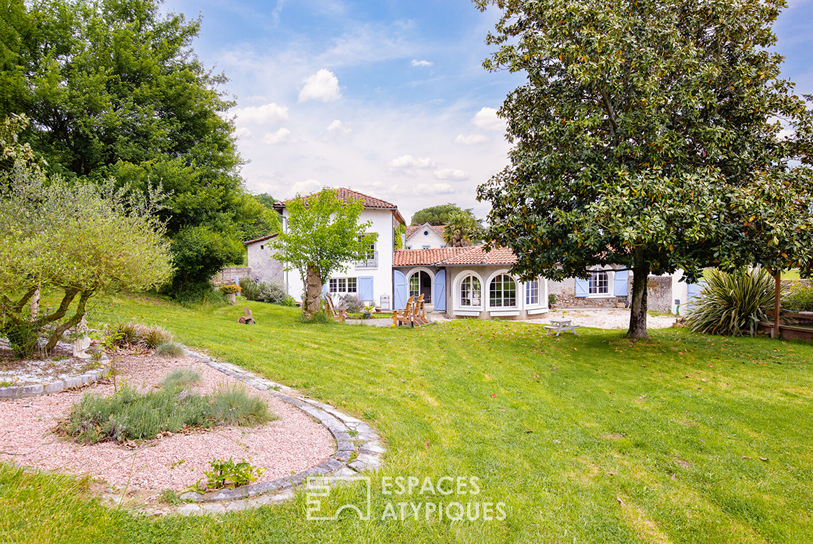 Maison de maître et dépendance à Villeneuve-de-Rivière