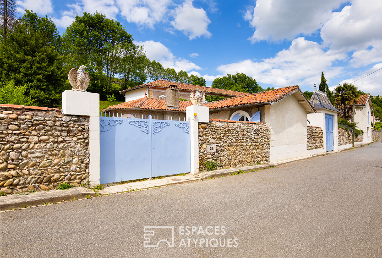 Maison de maître et dépendance à Villeneuve-de-Rivière