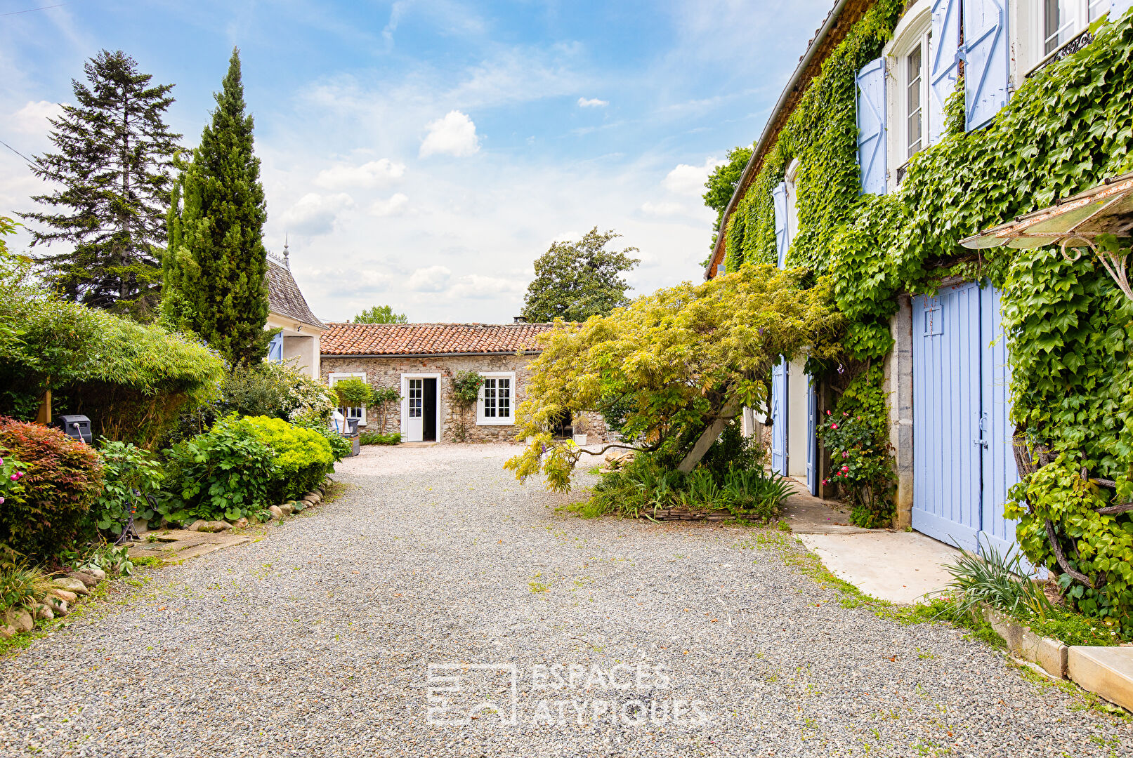 Maison de maître et dépendance à Villeneuve-de-Rivière