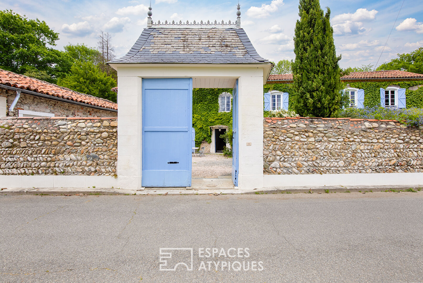 Maison de maître et dépendance à Villeneuve-de-Rivière