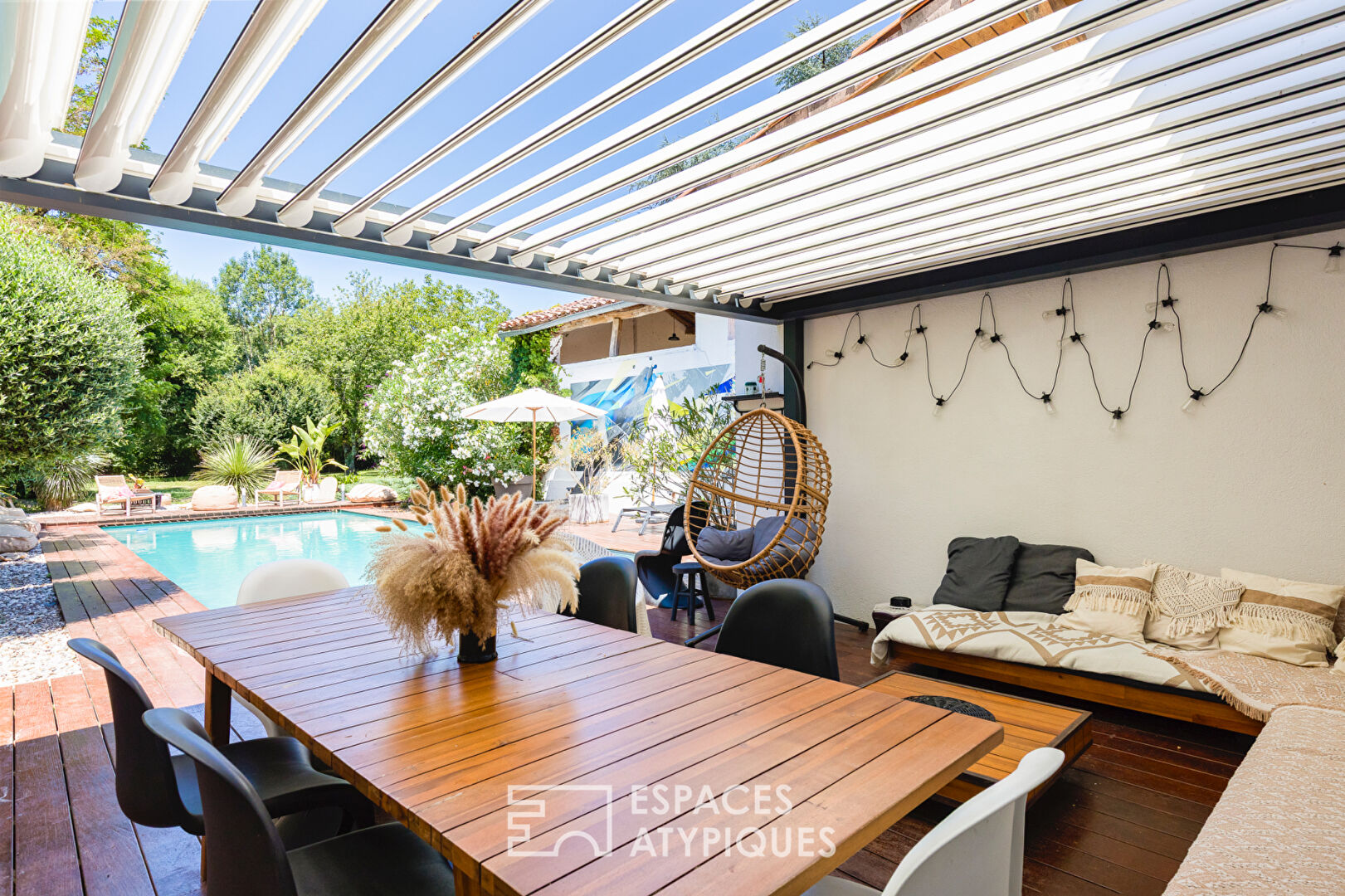 Maison de caractère rénovée avec piscine et parc arboré proche de Toulouse