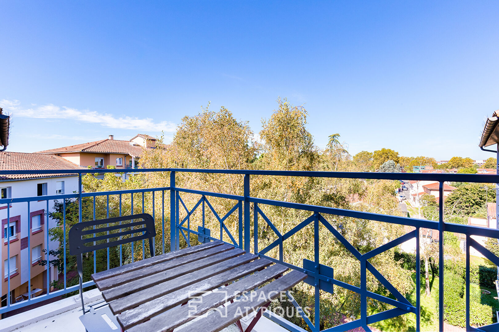 Appartement en dernier étage avec balcon et parking à Toulouse