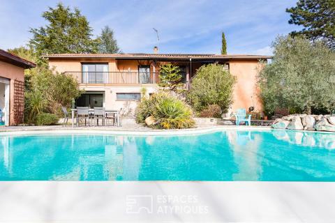 Maison d&rsquo;Architecte piscine et vue sur la campagne
