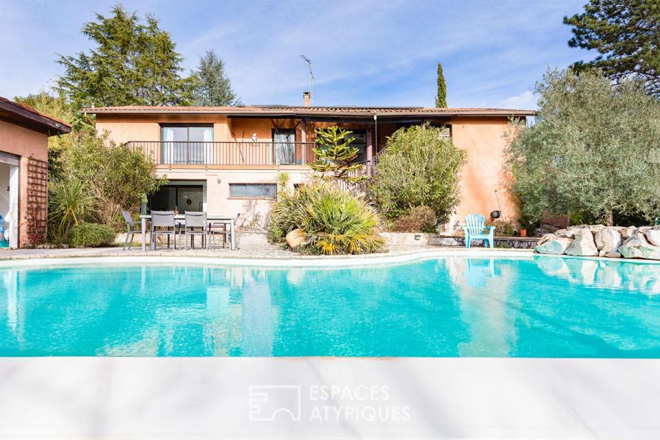 Maison d'Architecte piscine et vue sur la campagne